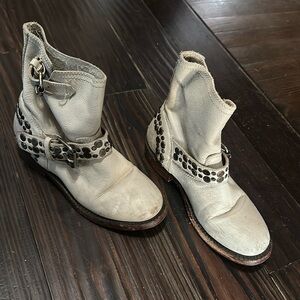 Ash Studded leather weathered
Buckle Moto Ankle Boots